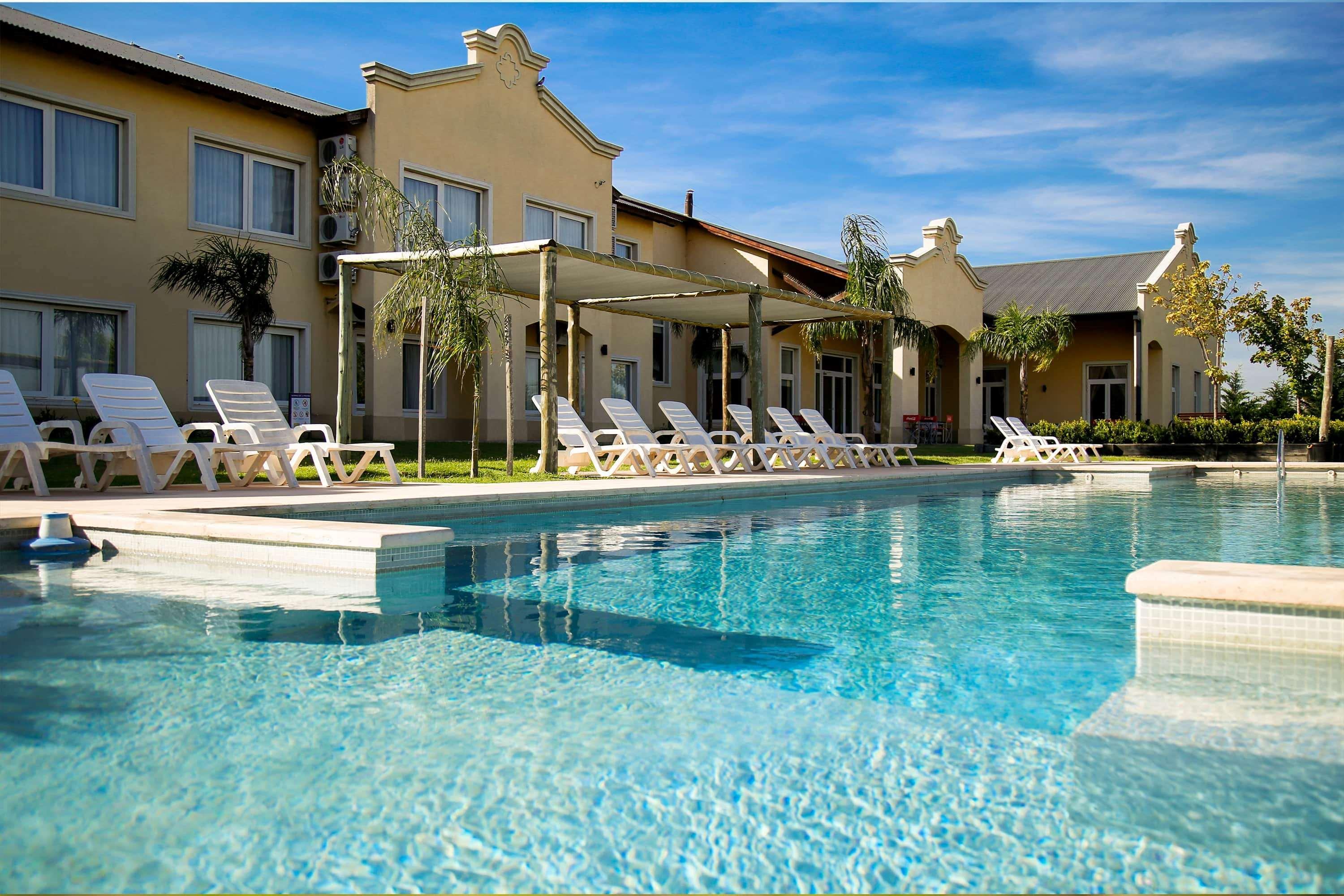 Hotel Howard Johnson Trenque Lauquen Exterior foto